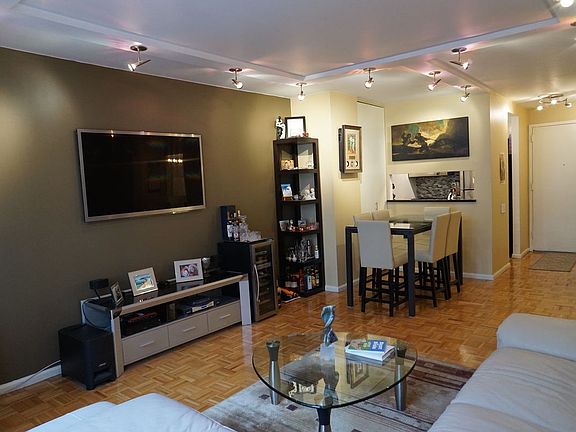 2nd image of 295 Greenwich St APT 4K