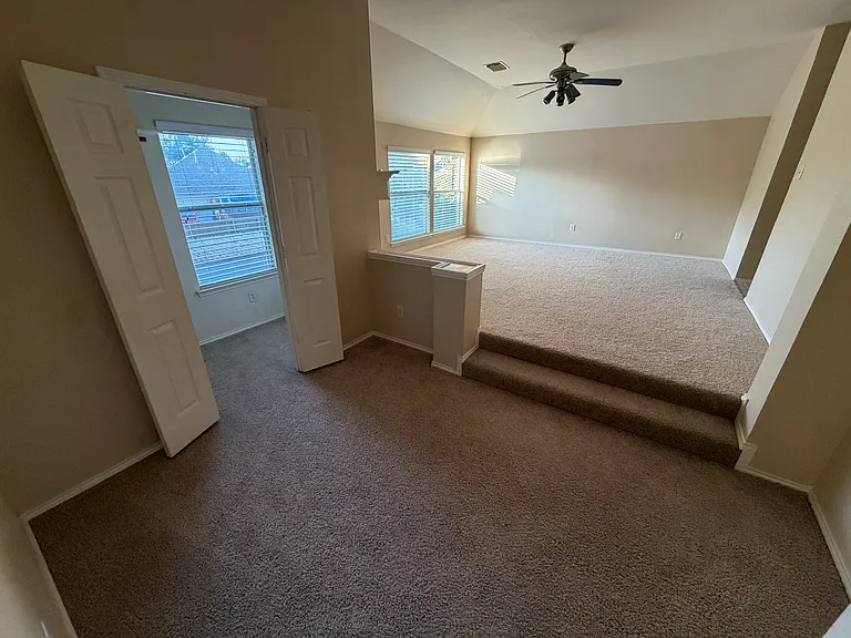 2453 Ravenhurst Dr — Photo 12