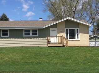 2758 Ridge Dr, East Troy, WI 53120