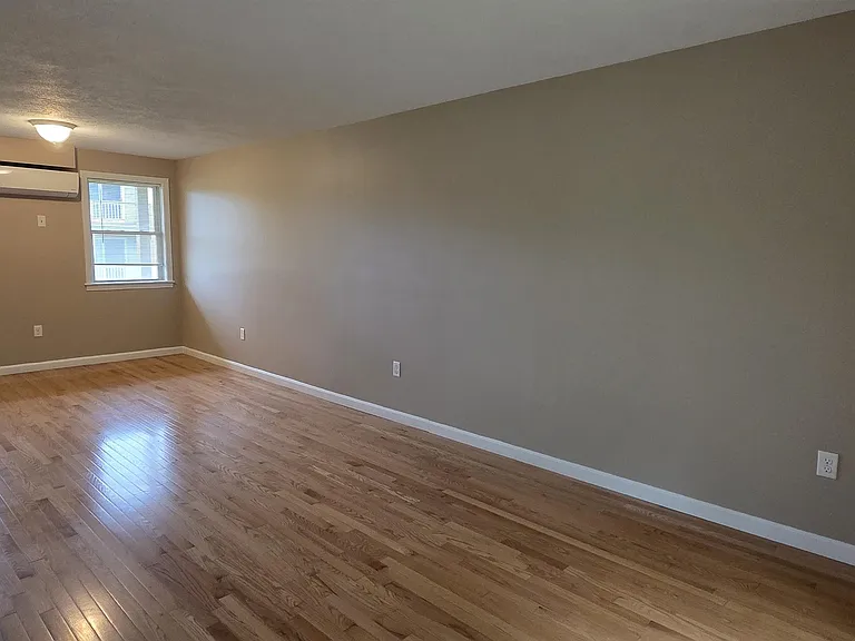 43 Beatrice St #B — Photo 7