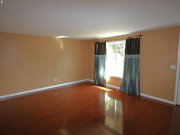 3rd image of 16516 NE 11th St