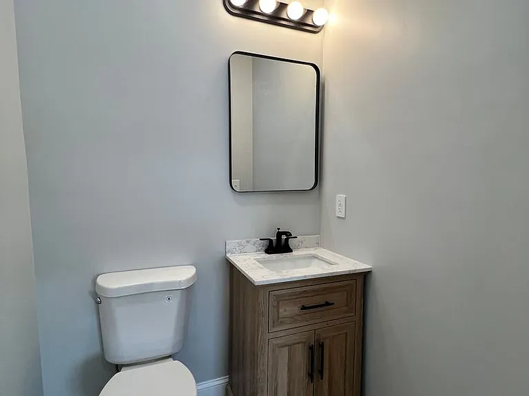 25 N Poplar St — Photo 7