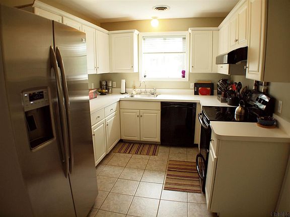 4th image of 28 Franklin St