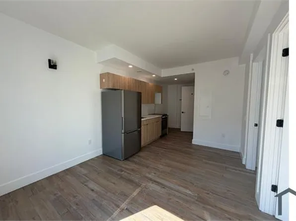 354 E 194th St, Bronx, NY