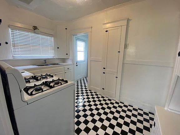4th image of 654B California Ave