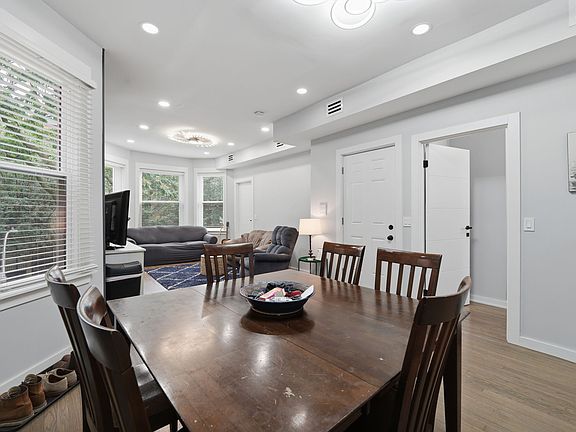 5th image of 1518 W Melrose St #2