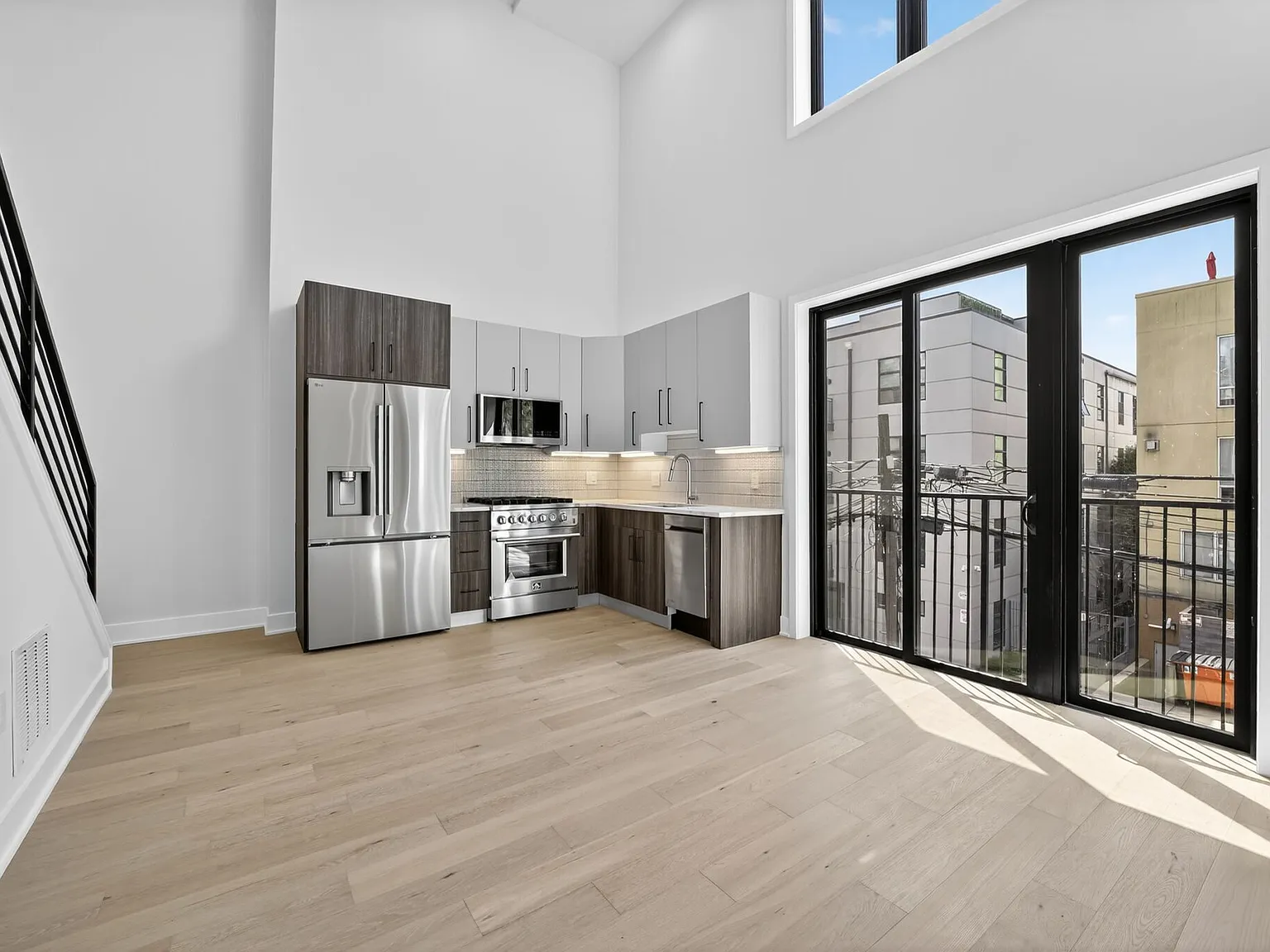 2 bed, 900 sqft, $3,900 — Photo 2
