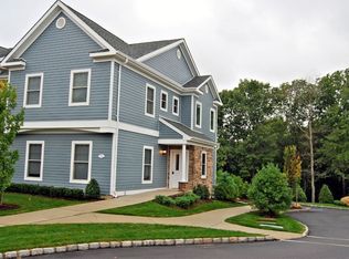 50 S Savannah Ln, Southampton, NY 11968
