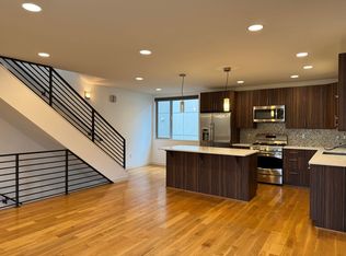 813 NW 53rd St #B, Seattle, WA 98107