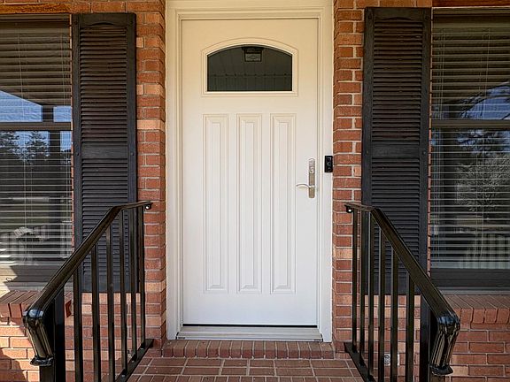 3rd image of 319 Greenbriar Dr