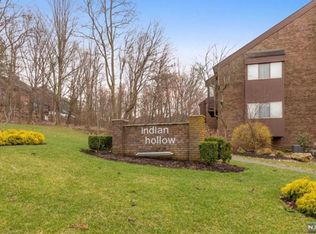 253 Indian Hollow Ct, Mahwah, NJ 07430