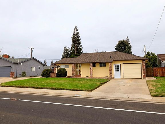 3rd image of 2134 Yosemite Ave