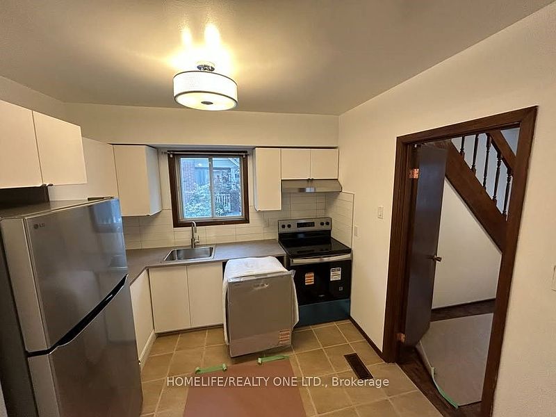 Toronto House for rent - 4 Bedrooms — photo 2