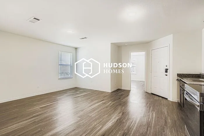 3 bed, 2.0 bath, 980 sqft, $1,125 — Photo 3
