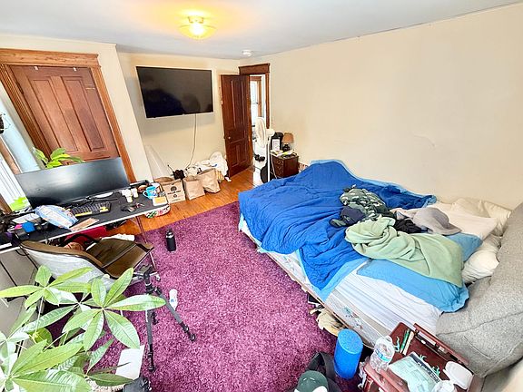 5th image of 260 Colchester Ave