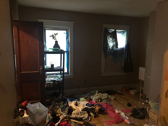 3rd image of 3322 Brooklyn Ave