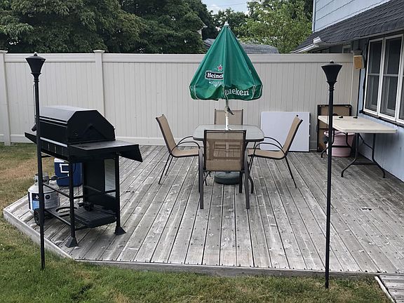 5th image of 130 Elm Dr E