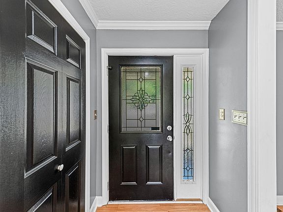 4th image of 628 Hampton Cir
