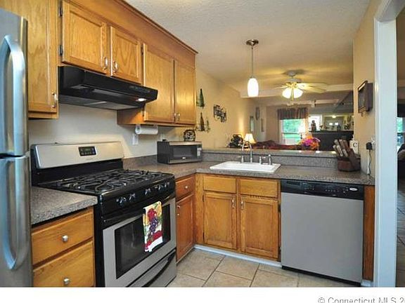 2nd image of 10 Butternut Ln