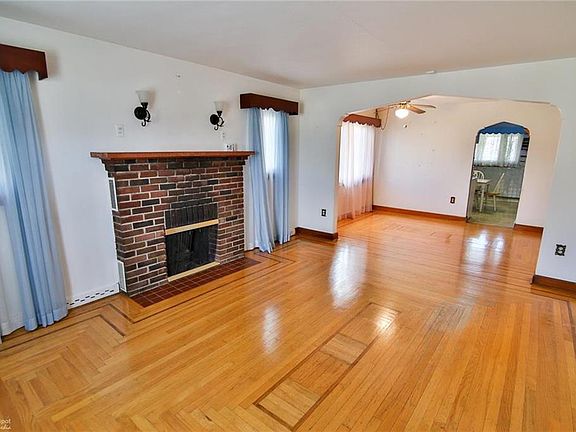 4th image of 640 E 20th St