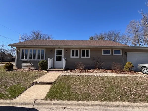 801 Pierce St, Ottawa, IL 61350