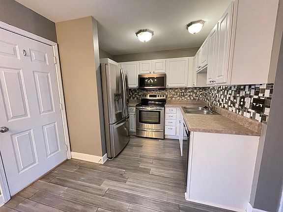 4th image of 731 Hyde Dr
