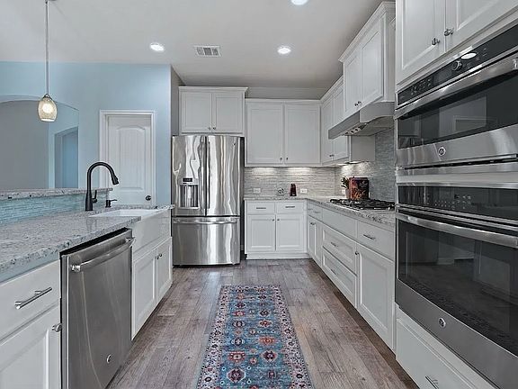 4th image of 2809 Coral Valley Dr