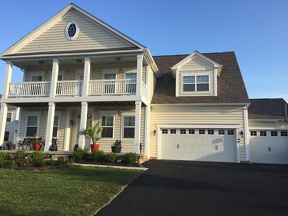 3rd image of 10477 Hazelnut Dr