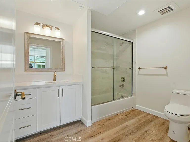 11302 Morrison St #302 — Photo 17