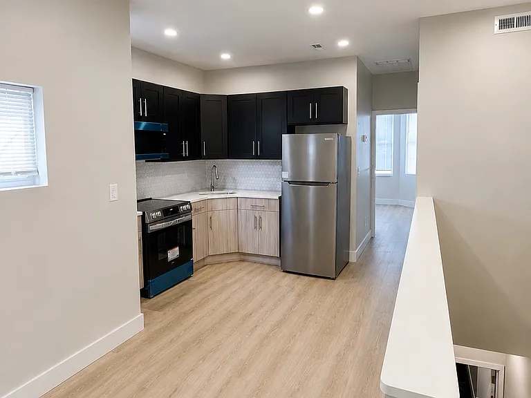 1229 W Seltzer St #2 — Photo 3