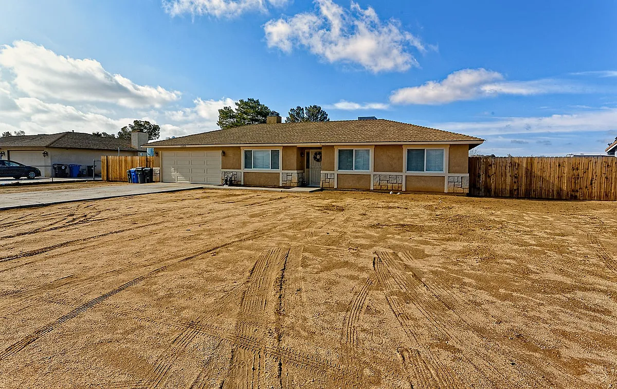 Building Photo - 15052 Temecula Rd