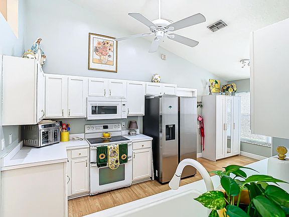 5th image of 4217 Pine Isle Drive