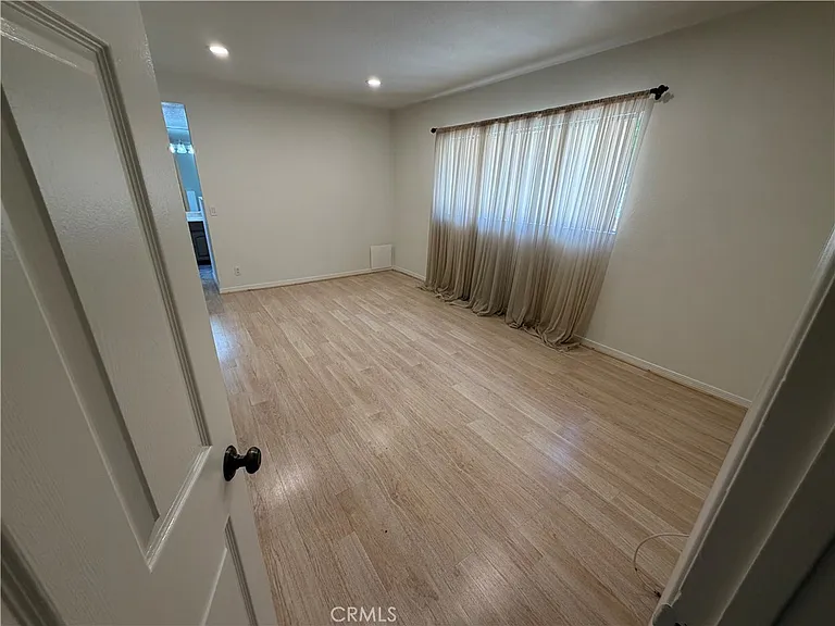 1501 N Maryland Ave — Photo 24