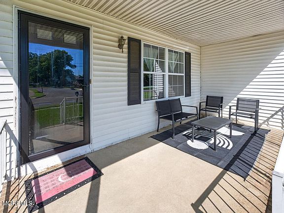 4th image of 370 Elm Lane