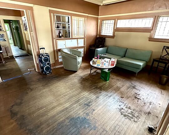 2nd image of 330 W 81st St
