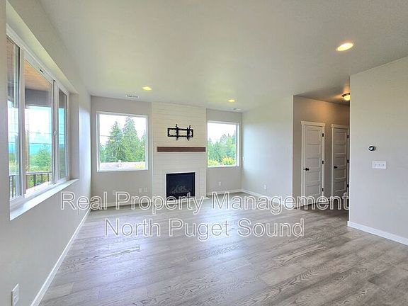 4th image of 9903 16th Pl SE