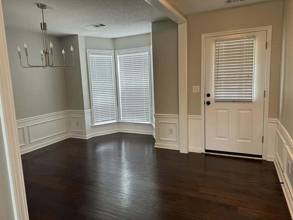 Building Photo - 645 Arncliffe Ct