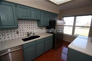 5th image of 121 Lea Ave