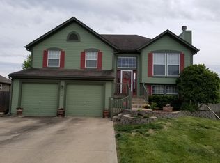 501 Sunny Ln, Raymore, MO 64083