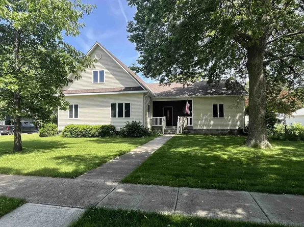 823 Grand Ave, Ravenna, NE 68869