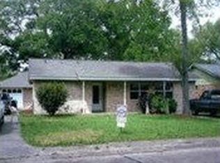 818 Sycamore St, Lake Jackson, TX 77566