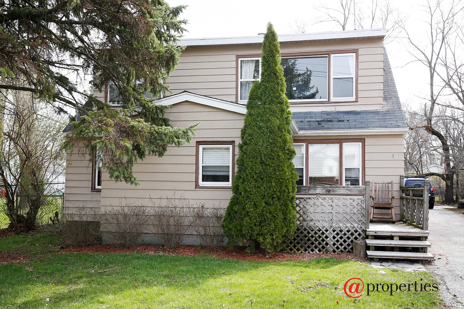 123 Greenwood Dr photo 1