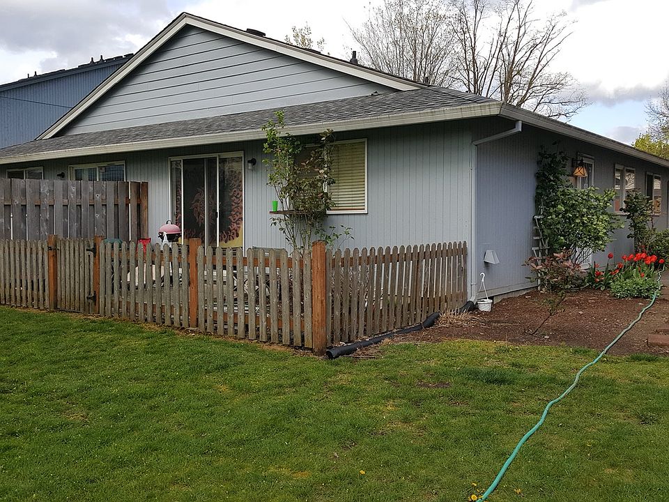 2nd image of 2904 Caples Ave