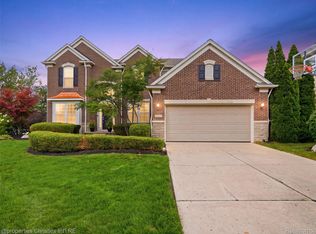 24307 Padstone Dr, South Lyon, MI 48178