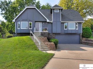 15523 Fieldcrest Cir, Omaha, NE 68154