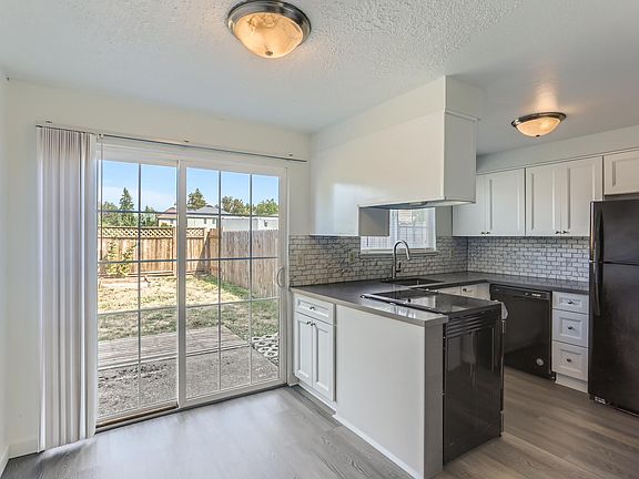 4th image of 1051 Birchwood Dr