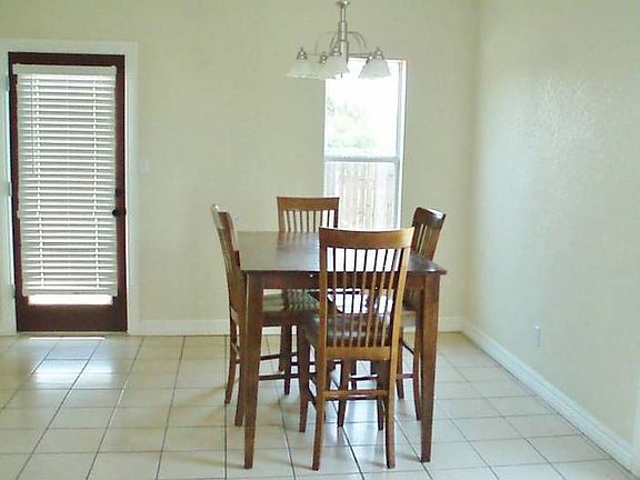 4th image of 159 W Bluebriar Dr