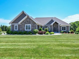 36860 Stillwater Dr, Oconomowoc, WI 53066