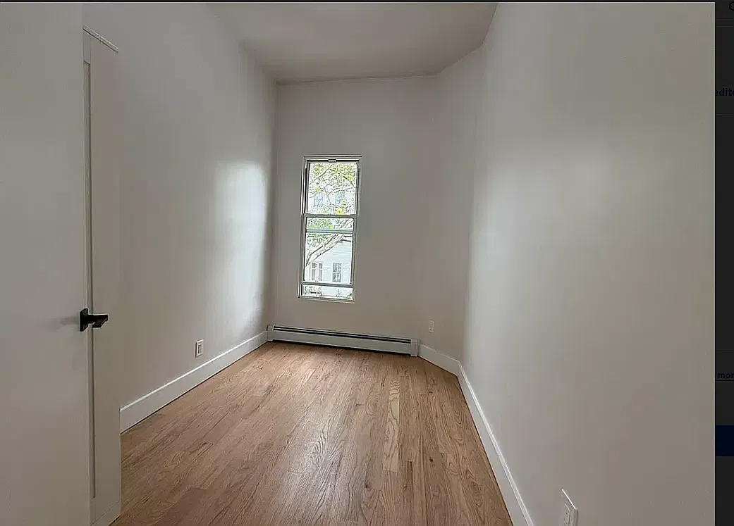112 Hall Street — Photo 3