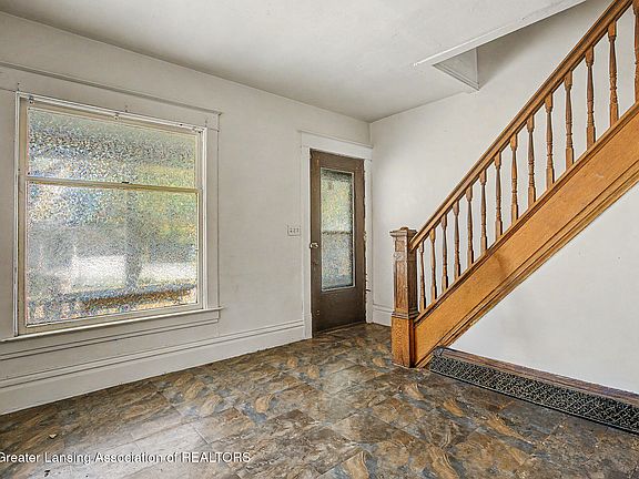 3rd image of 133/135 Woodlawn Ave